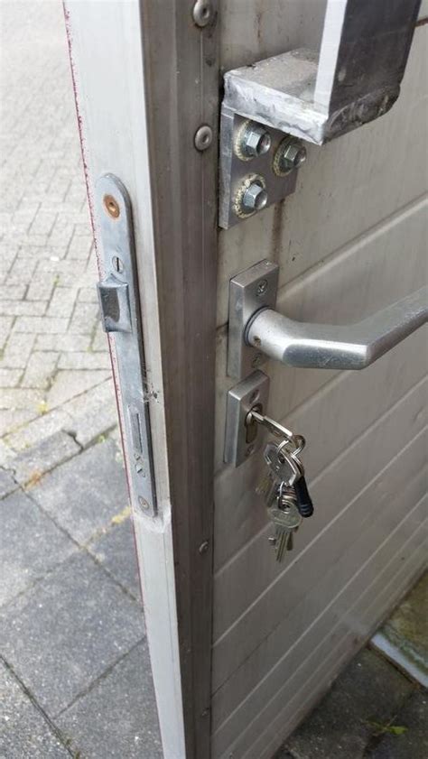 slot buitendeur vervangen.